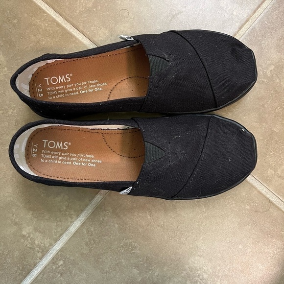 New Black Tom’s - Picture 2 of 8